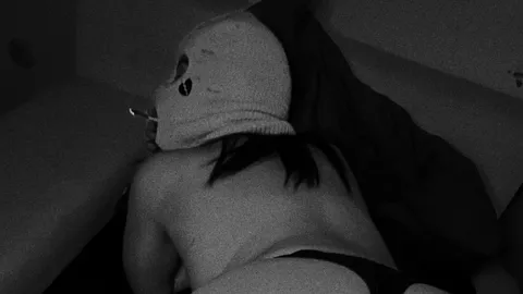 In sturmmaske🥵😈