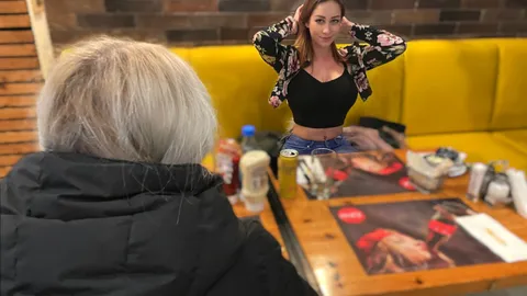Spontan im Restaurant von Fan gef**kt! Ich biete mich als süße Nachspeise an!