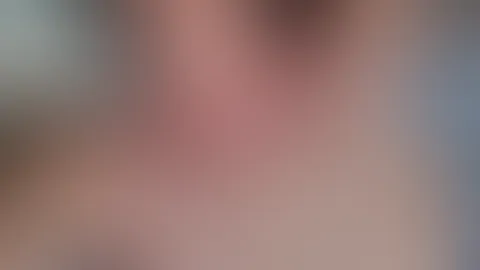 du über meinem gesicht???und dann meine süssen titten vollmachen oder lieber in den mund??