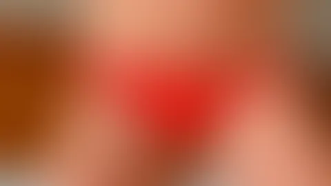Na, kommst du mit mir ins Bett? Megan wartet schon… lass mich nicht zu lange warten, sonst werde ich ein böses Mädchen… komm zu mir und genieß meinen sexy Körper und meine feuchte M****i…