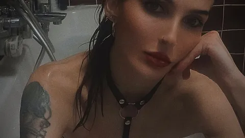 Devot in der Badewanne ⛓️🖤