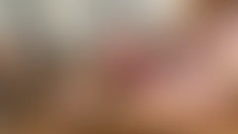 Mit Massagestab und Dildo vor dem Spiegel