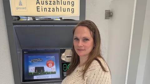 Das Amt hat nicht gezahlt Hartz 4 S******e muss am Bankschalter hinhalten
