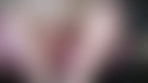 Mein erstes Fußvideo Ich trage Ballerina und Söckchen. Die Kamera ist auf meine Füße gerichtet und du siehst auch meine Blanke P***y. Ich ziehe mich langsam aus und fange an meine Füße mit meiner Spu