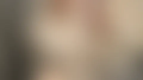 Schicke mir im Chat ein 🍒 Emoji und ich zieh mein Oberteil für dich hoch! 😍🥰