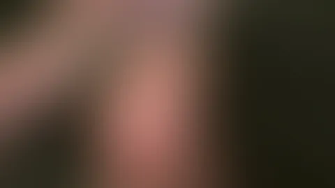 Nackt in Gummistiefeln sorge ich mit dem Gartenschlauch für eine Erfrischung
