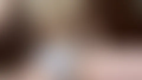 Ich hab mich wirklich getraut, aber psssst!! Fingern in der Schwimmbad Umkleide! Wir müssen ganz leise sein, denn ich bin in der Umkleide im Schwimmbad und hier ist es verdammt hellhörig! Aber das g