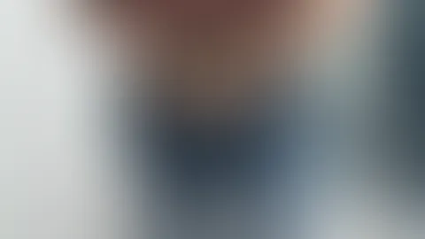 Wie gefällt dir mein neues knappes Leder Bustier?