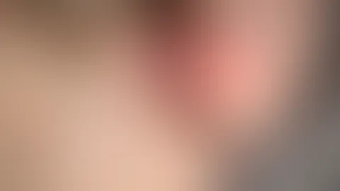 Immer wieder gleitet der Dildo fast schon von selbst in meine nasse P***y. In dem Video wirst du sehen, wie geil mich das macht! 🤤