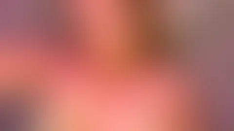 Baby, kannst du bitte meine Titten kneten und an ihnen saugen? 🥵 Ich bin so geil und brauche das jetzt von dir 💦