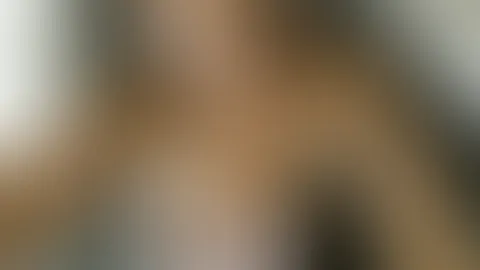Wie wäre es wenn ich so nackt, und devot vor dir knie und du mir in meine Teenfresse und Titten wixt? Ich liebe es🥰