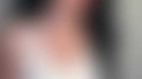Komm her, dann kannst du mein Shirt komplett ausziehen 😈