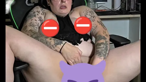 Dildo spaß auf dem Gamingstuhl😈