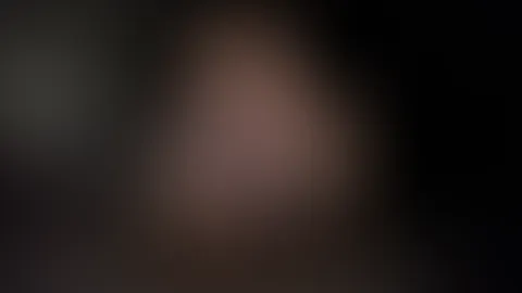 Den Vibrator eingeölt und ab in die P***y