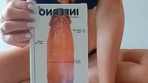 Willst du meinen neuen INFERNO Maxi-Dildo in Aktion sehen? 🙈😛 Ich hatte Mühe, ihn in meine M****i einzuführen, aber dann... 😛😋