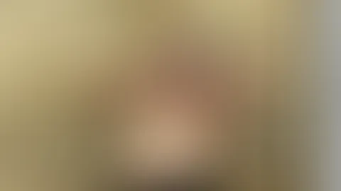 Eine heiße Dusche ist meine liebste Art zu entspannen… 😏 Wassertropfen gleiten über meine Haut, und meine Fantasien werden immer wilder 🔥 Wollt ihr wissen, woran ich in solchen Momenten denke? 💋