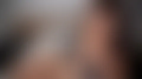 Stell dir vor, du kommst gerade zu mir ins Schlafzimmer… was wäre das Erste, was du mir sagen würdest wenn ich so im Bett auf dich warte? 😈