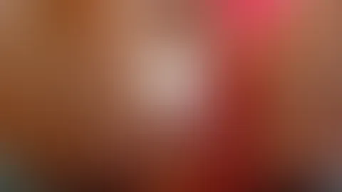Ja, sogar dieses Mega-Dildo passt in meine kleine und enge M****i. 🙈 Es zieht ein bisschen und tut auch leicht weh, aber genau an dieser Grenze zwischen Lust und Schmerz, die die Erregung immer weit
