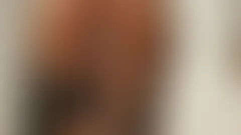 Frisch aus der Dusche und im kuschligen Jogginganzug, wer mag mich so wieder richtig dreckig machen? Vor allem meine geilen Löcher!!😜💦 Bin so horney gerade 🔥(Clip 44sek)