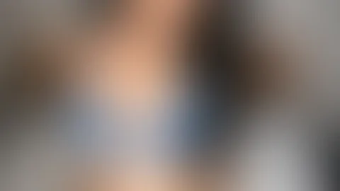 Ich warte darauf dass du vorbeikommst und nicht etwas verwöhnst... vorallem natürlich zwischen den Beinen🔥