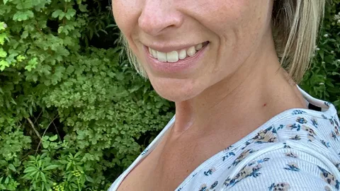 Heute Outdoor Selfie Pics. Schau was ich unten drunter an habe.