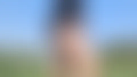 Wie sehr ich schon sonnenbaden möchte… ☀️ Und am besten ganz nackt 😏 Warme Strahlen auf der Haut, keine Wäsche, totale Freiheit… Wer liebt es auch, nackt in der Sonne zu liegen? 💦