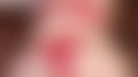 Aufstehen, Baby… Heute bestimmst nicht du, sondern ich. Und dein Platz ist klar – hier hinten… tief und fest. Bereit, mir guten Morgen zu sagen? 👅