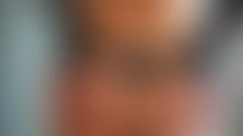 Gefällt dir das auch von hinten, wenn du mich richtig nimmst? Das Höschen nur ein kleines Stück unter meinen A***h ziehen… genau so. Dann spuck mir auf die nasse M****i… oder lieber auf meinen A***h?