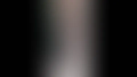 Mitbewohner filmt mich beim Duschen und w***st sich dabei einen