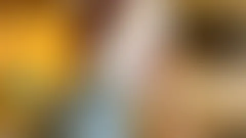 Guten Morgen, Sonntag ☀️ Noch warm im Bett… und ein bisschen zu verführerisch, um direkt aufzustehen. 🔥 Bleib ruhig noch einen Moment bei mir… 😉