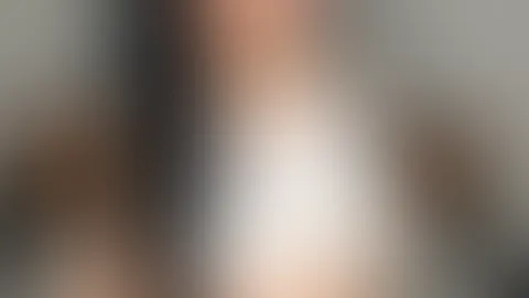 Na kommst du her und ziehst mir Shirt komplett aus? 😈