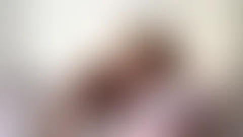 Aufgewacht und direkt bereit für dich! Also ich weiß ja nicht wie das bei dir ist, aber ich bin direkt nach dem Aufwachen schon so nass, dass meine F***e schmatzend nach deinem S*****z ruft und ihn g
