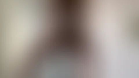 Ich habe mal wieder meine Tanzschuhe rausgeholt und mich um meine Pole Stange gewickelt. In dem Video seht ihr mich in meinem süßen, weißen Kleidchen, mit niedlichen locken. Wer mich aber vom tanzen k