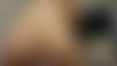 Solo Orgasmus mit Dildo im Badezimmer