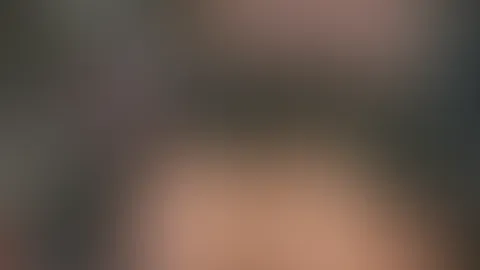 Während ich mich bückte um im unteren Bereich meines Bücherregals ein bestimmtes Buch zu suchen, welches ich als nächstes lesen wollte, rutschte mein unverschämt kurzer Rock so hoch, das er die direkt