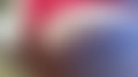 Rot, Spitze… und ein kleiner Vorgeschmack auf das, was dich erwartet ❤️ Manchmal braucht es nicht viel, um die Fantasie anzuregen – nur ein Blick, ein Detail… und ein bisschen Mut. Wie nah würdest du