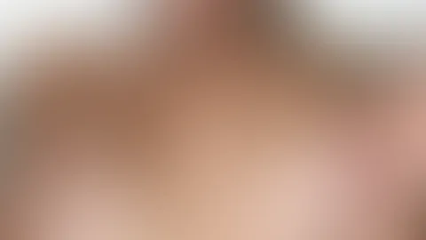 Keine Sorge, ich kümmere mich bei dem schlechten Wetter um dich und deinen steifen S*****z. Ich sitze hier nackt vor dir und fummle ganz gierig an mir herum … 😏