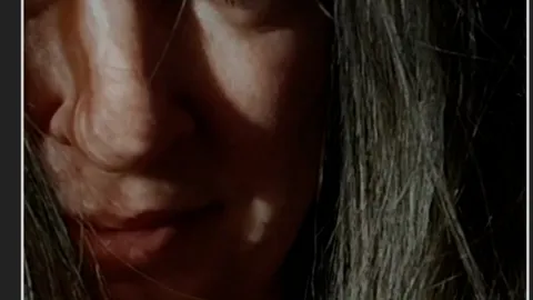 Bin so geil geworden, dass ich direkt drei F****r in meine F***e gesteckt hab — keine Vorspiele, kein Ausziehen.