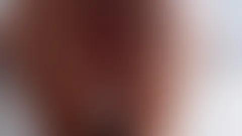 Knie dich hinter mich und nimm mich von hinten wie eine Hündin… f**k mich in die M****i und auch a**l, wo willst du a********n?