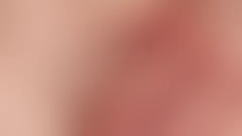 Die M****i wurde unter der Dusche so nass und jetzt weiß ich nicht, wie ich mich verhalten soll, als würde sie schlecht tropfen und alles dämpfen 🤭 F****r gleiten ganz rutschig auf meiner Klitoris, i