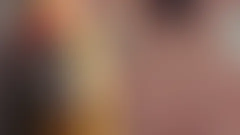 Nackter Rücken, heißes Spiel du darfst zusehen... bis nichts mehr meine Haut bedeckt. Du siehst meinen nackten Rücken, jede Bewegung, jedes Atmen und deine Fantasie beginnt zu brennen... Mein Po wölb