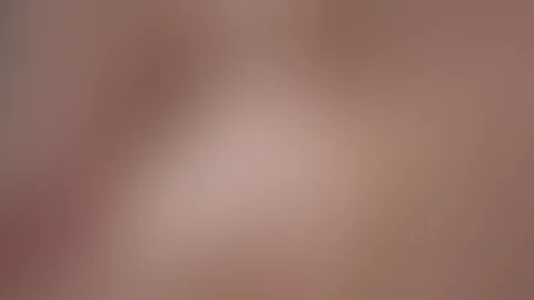 Wenn Hände über eingeölte Haut gleiten… vergisst man schnell alles um sich herum 🧴💭Dazu folgt sehr bald ein neues Video…seit gespannt 😈