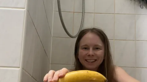 Banane in meine feuchte P***y stopfen