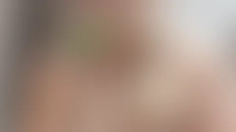 ICH LUTSCHE EINE GURKE