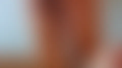 Na los, nimm mich von hinten. Schau, wie ich hier knie wie eine S******e und mir dieses schöne Spielzeug in den A***h schiebe. Willst du mir damit helfen? Willst du mir mein Arschloch f**ken? Komm sch