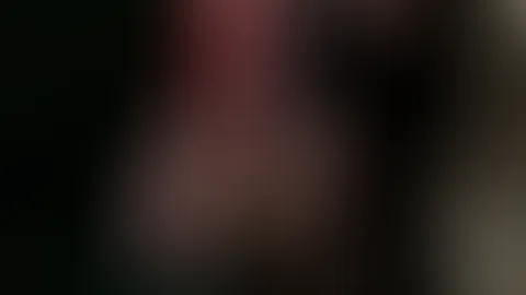 Vielleicht solltest du nicht nur dieses eine Bild sehen… ❤️🖤 Manchmal erzählt ein einziges Foto nicht die ganze Geschichte. 😉 Wenn du neugierig bist, was bei diesem Shooting noch entstanden ist, dan