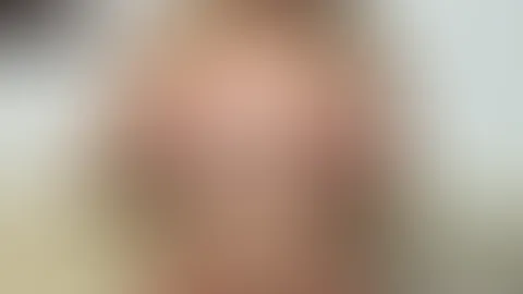 Würdest du sie halten… oder lieber küssen? 🍒🥰