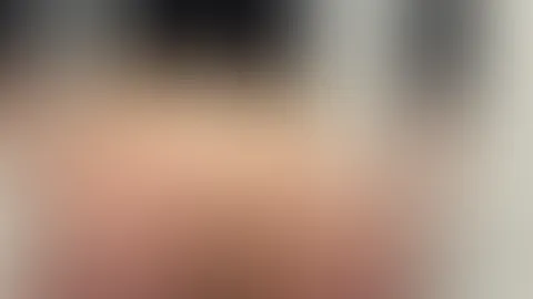 Ups… beim Training hab ich mein Höschen weggelassen 😏 Meine Leggings ist jetzt komplett nass… und nur für dich so frech geworden 🍑💦