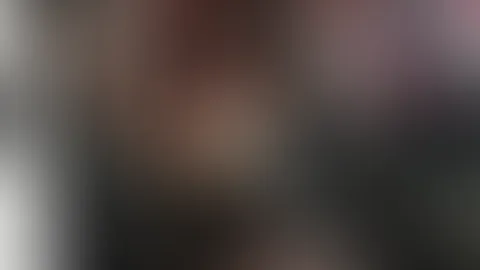 Zwei Herrinnen spielen mit ihren zwei Sklaven