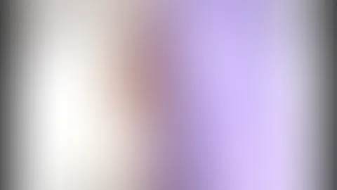 Mein neuer Liebling ist dieser riesige lilafarbene Ballon. Wie viel Spaß ich damit habe und was ich damit alles anstellen kann. Sieh doch einfach selbst…